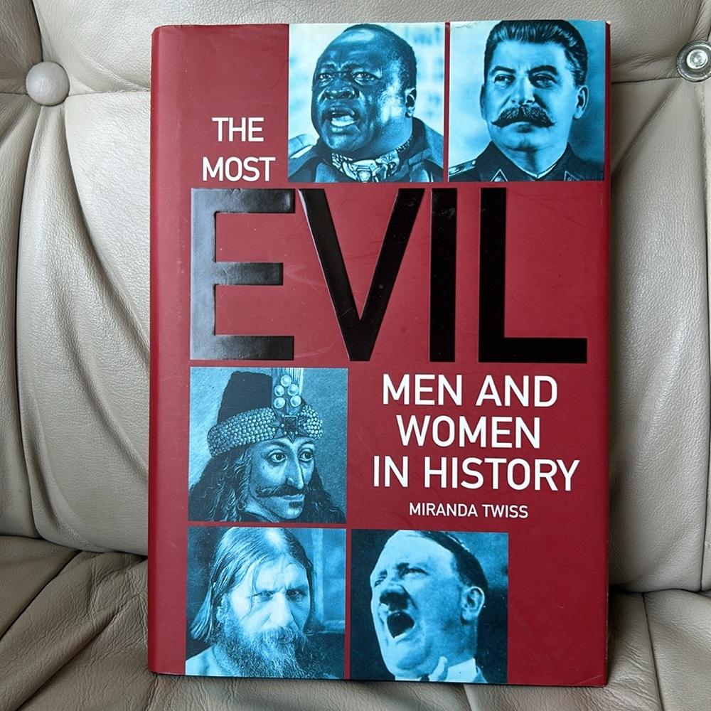 Books - Picture 2 of 13